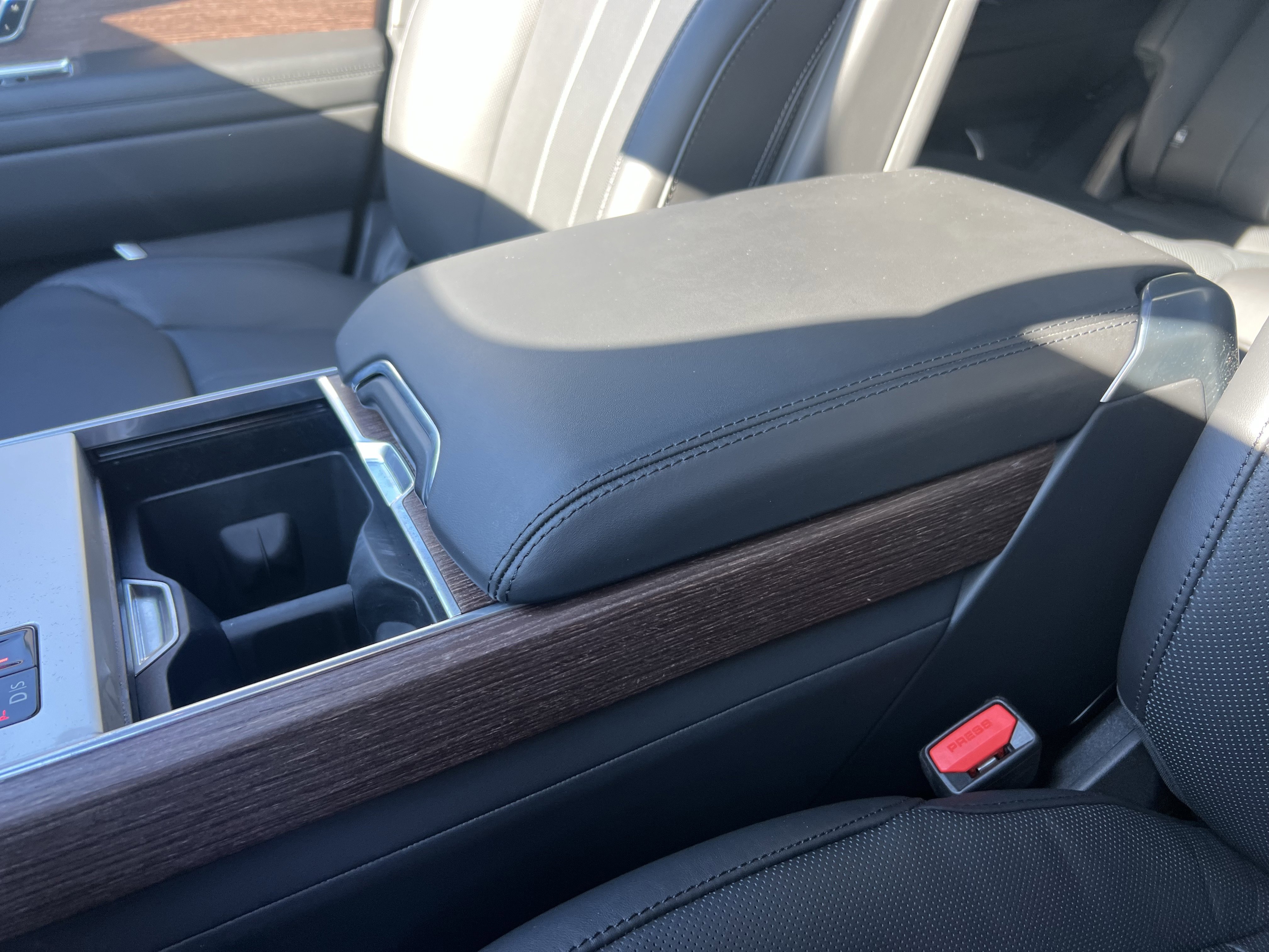 Certified 2025 Land Rover Range Rover Long Wheelbase SE image 28