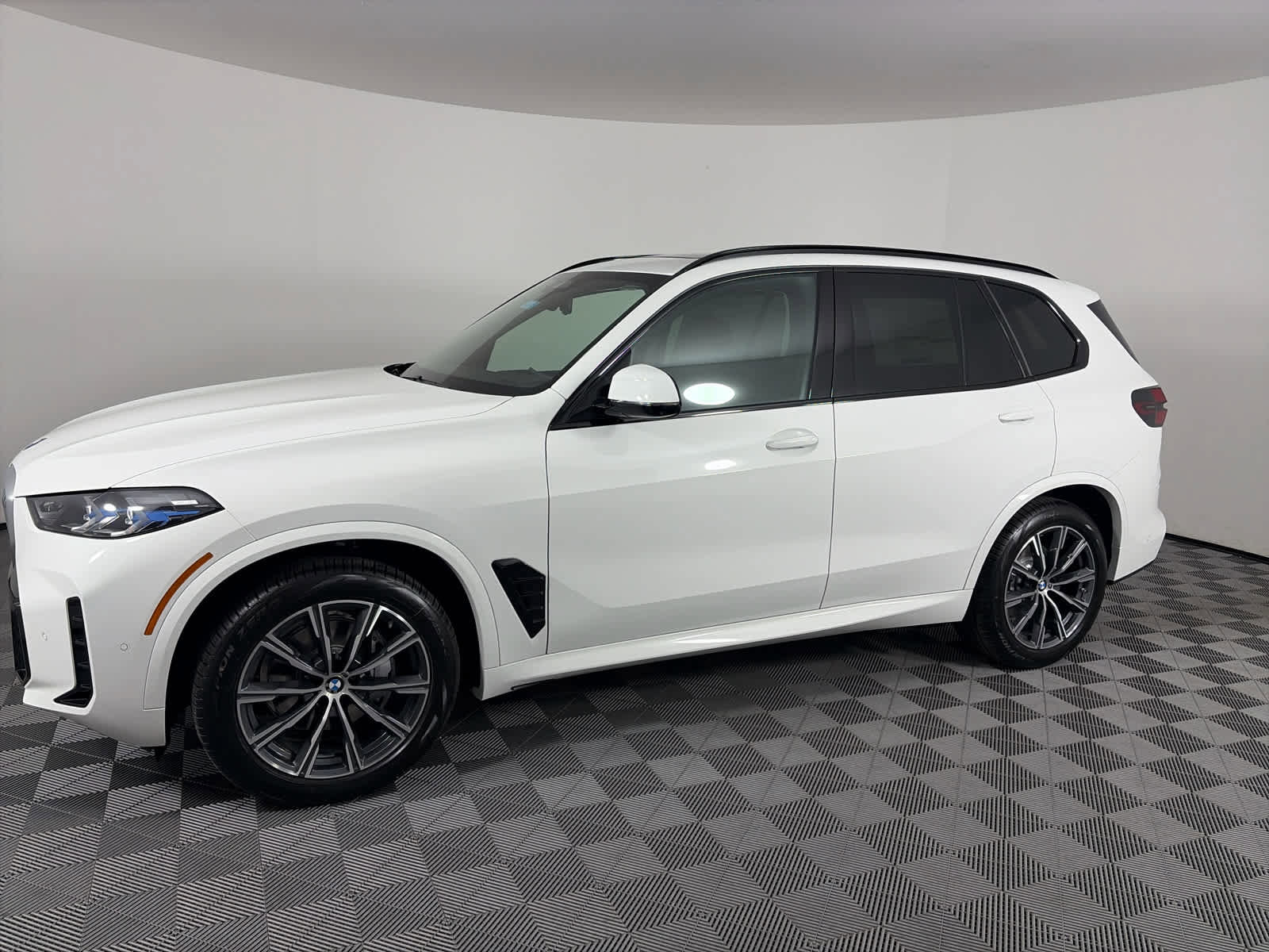 New 2026 BMW X5 sDrive40i w/ M Sport Package image 12