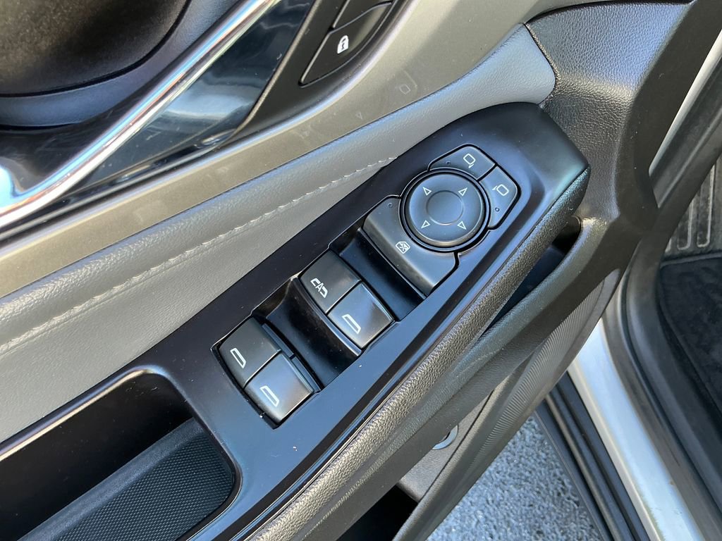 Used 2020 Chevrolet Traverse LT image 16