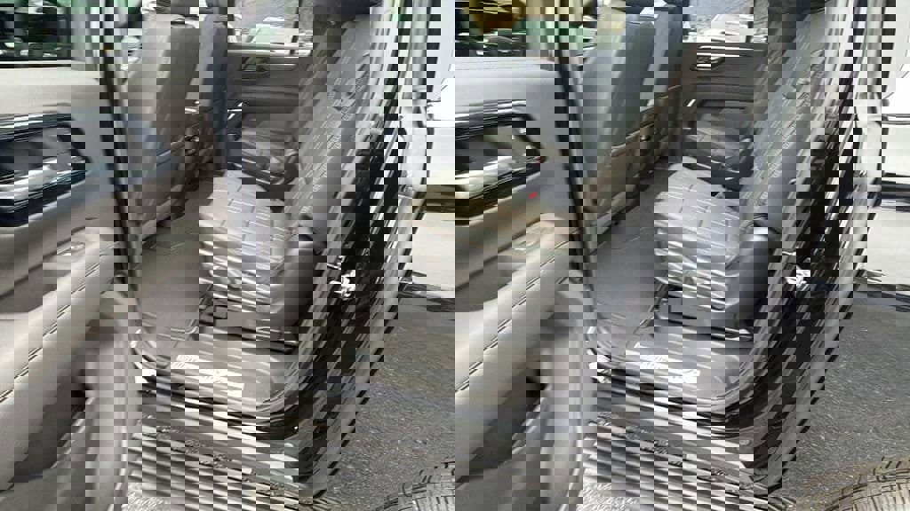 New 2026 Chevrolet Suburban High Country image 17