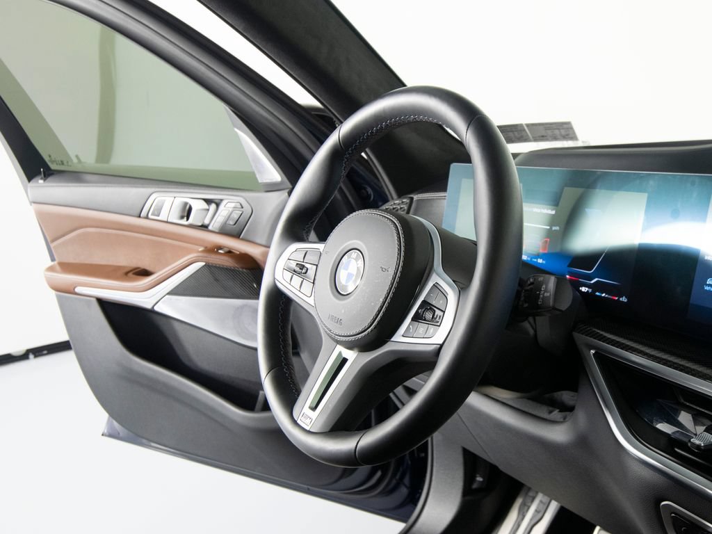 Used 2025 BMW X7 M60i AWD/4WD image 27