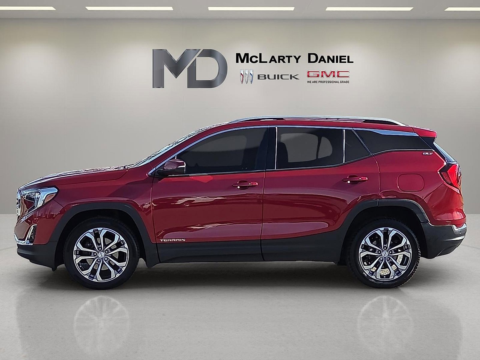 Used 2020 GMC Terrain SLT w/ Preferred Package image 3