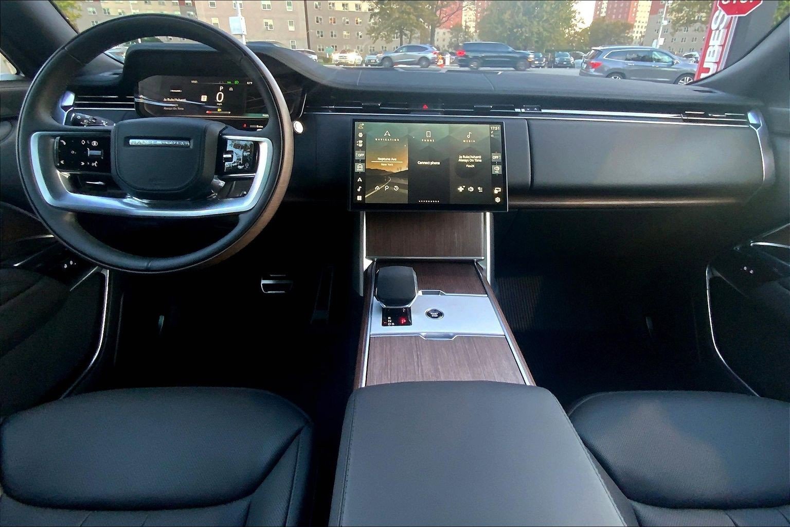 New 2025 Land Rover Range Rover SE image 5