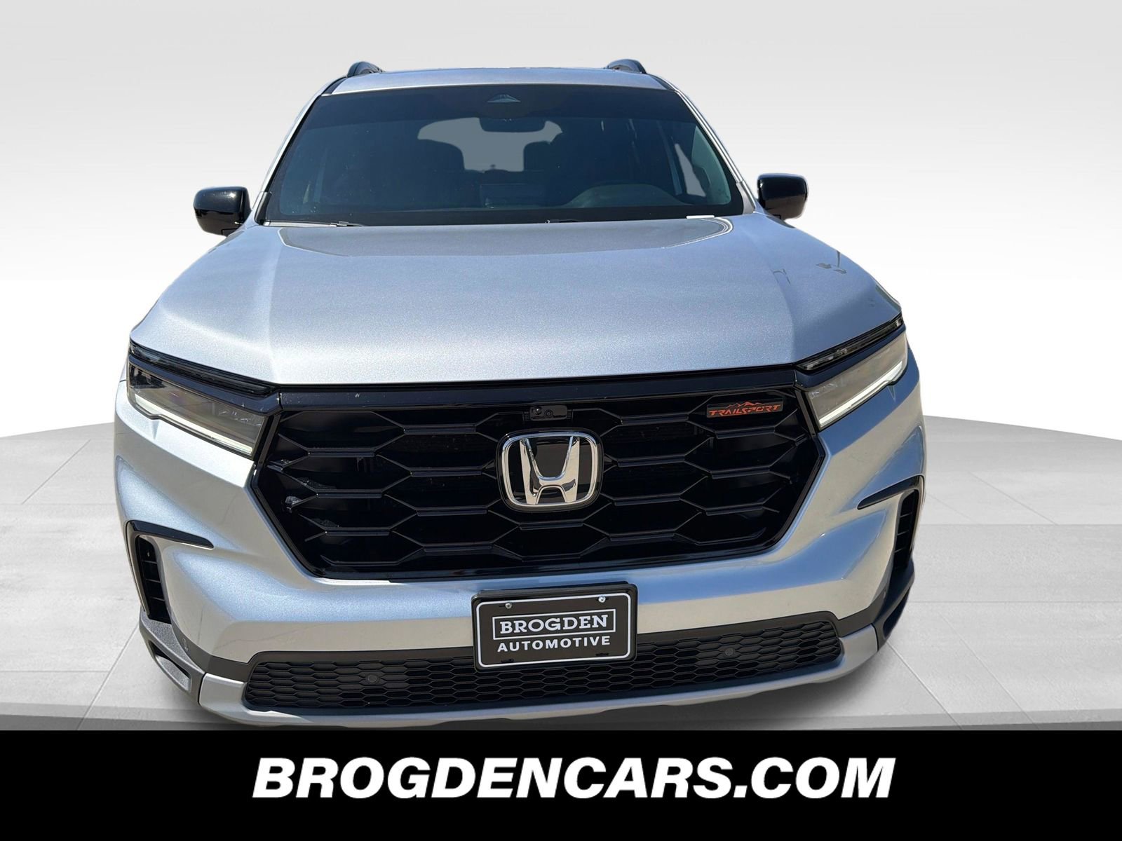 Certified 2025 Honda Pilot TrailSport image 8