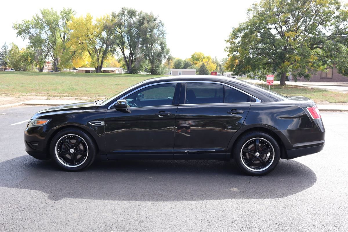 Used 2010 Ford Taurus Limited image 9