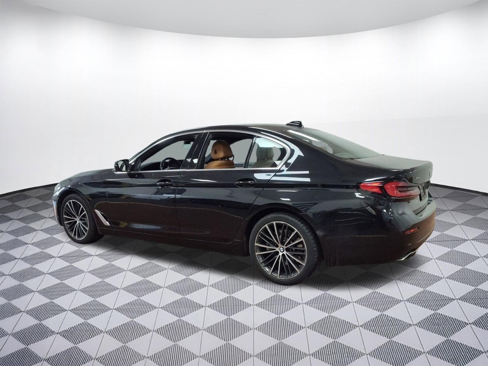 Used 2023 BMW 530i xDrive w/ Premium Package image 3