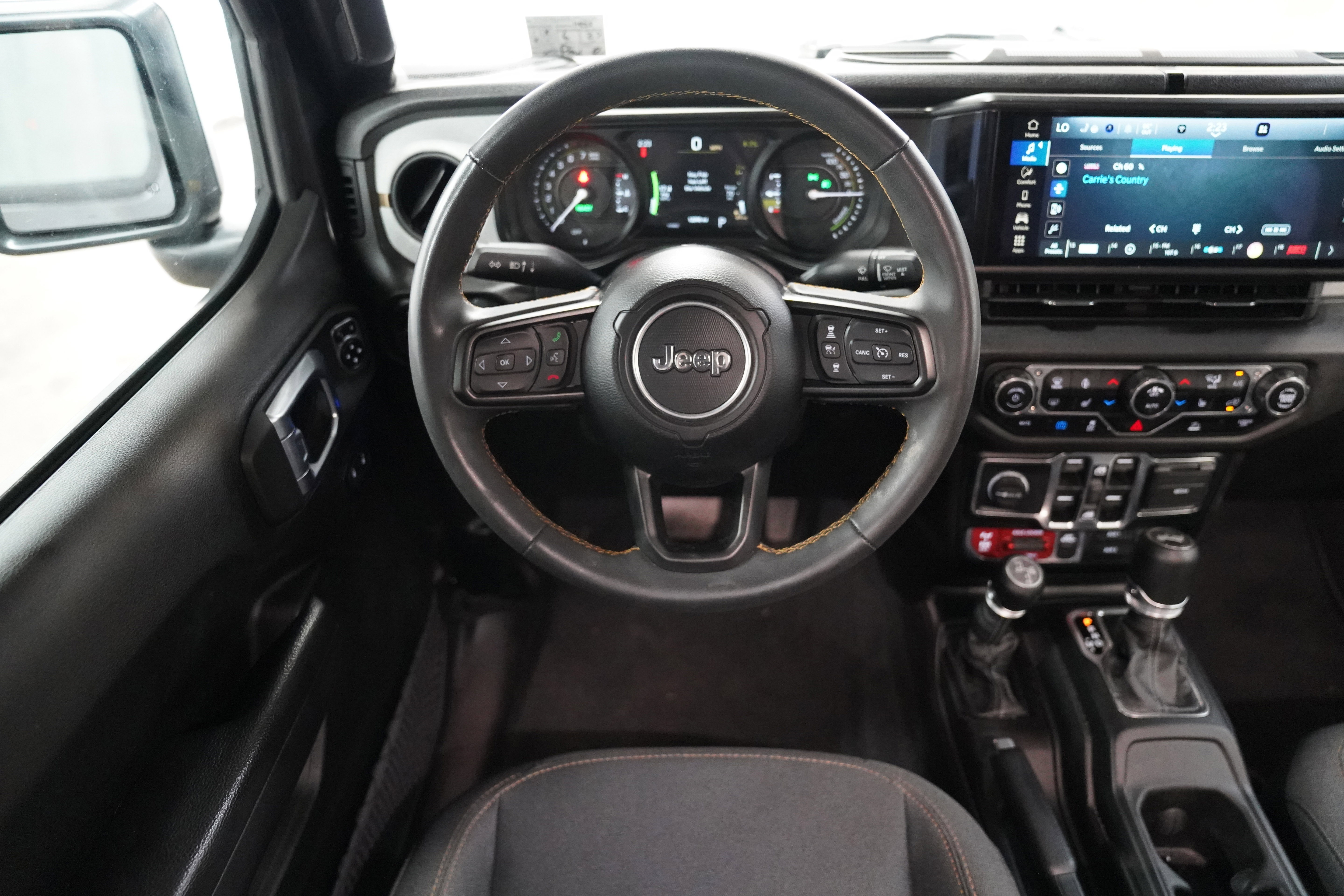 Used 2024 Jeep Wrangler Unlimited AWD/4WD image 12