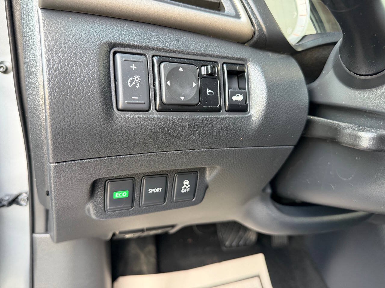 Used 2014 Nissan Sentra SR w/ SR Driver Package FWD image 25