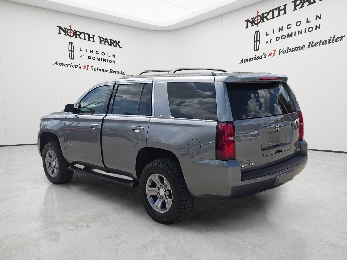 Used 2020 Chevrolet Tahoe LT w/ Luxury Package AWD/4WD image 3