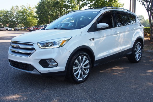 Certified 2017 Ford Escape Titanium w/ Equipment Group 301A FWD image 3