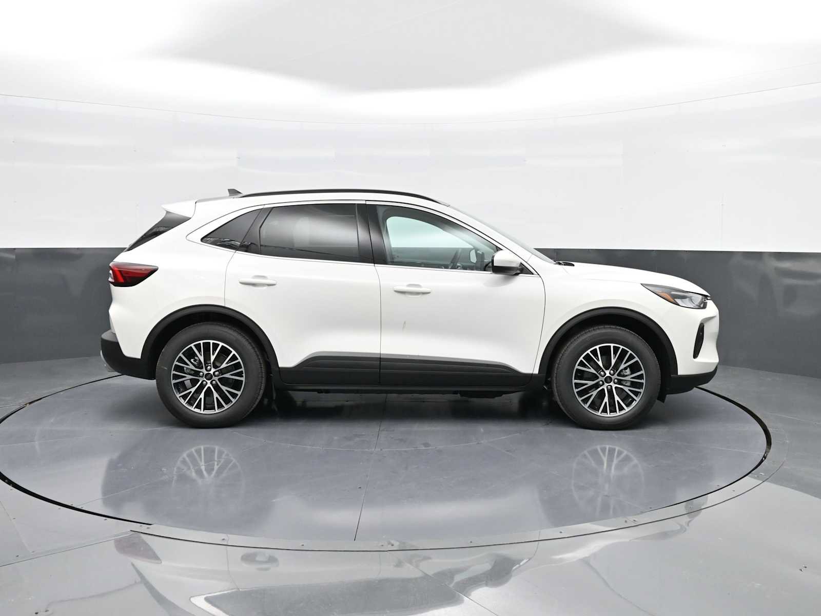 New 2025 Ford Escape SE FWD image 9