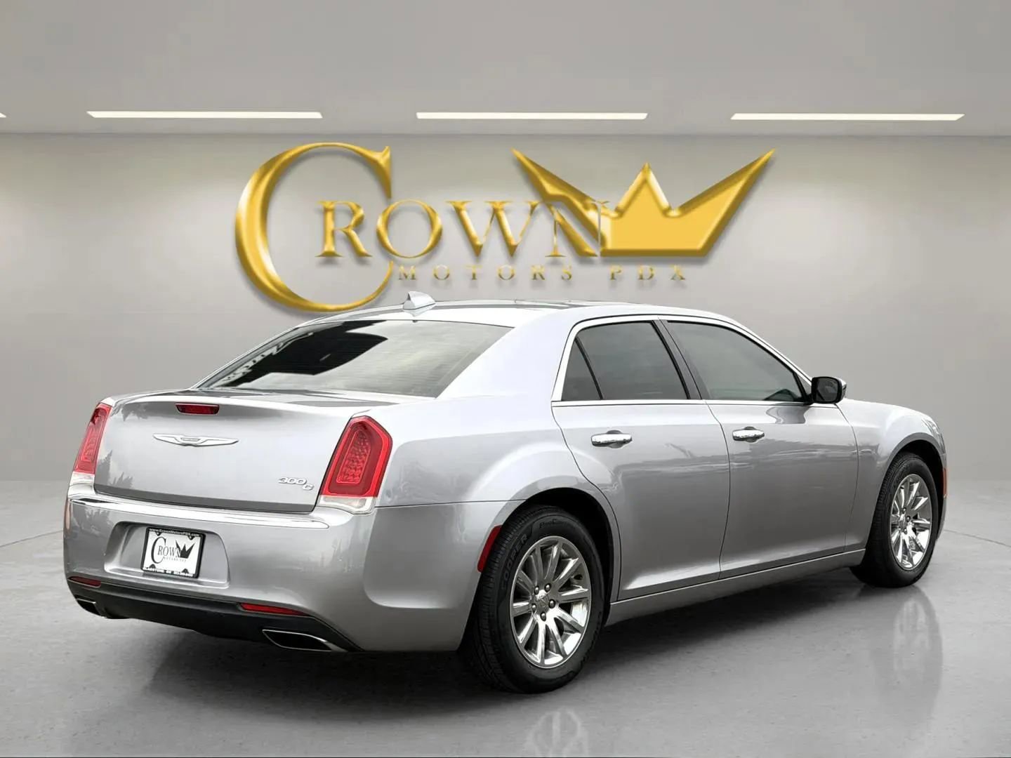 Used 2016 Chrysler 300 C image 7