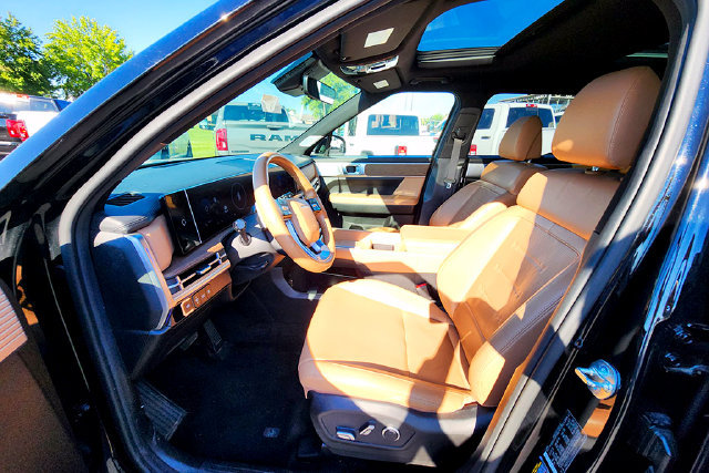 Used 2025 Hyundai Santa Fe Limited AWD/4WD image 29