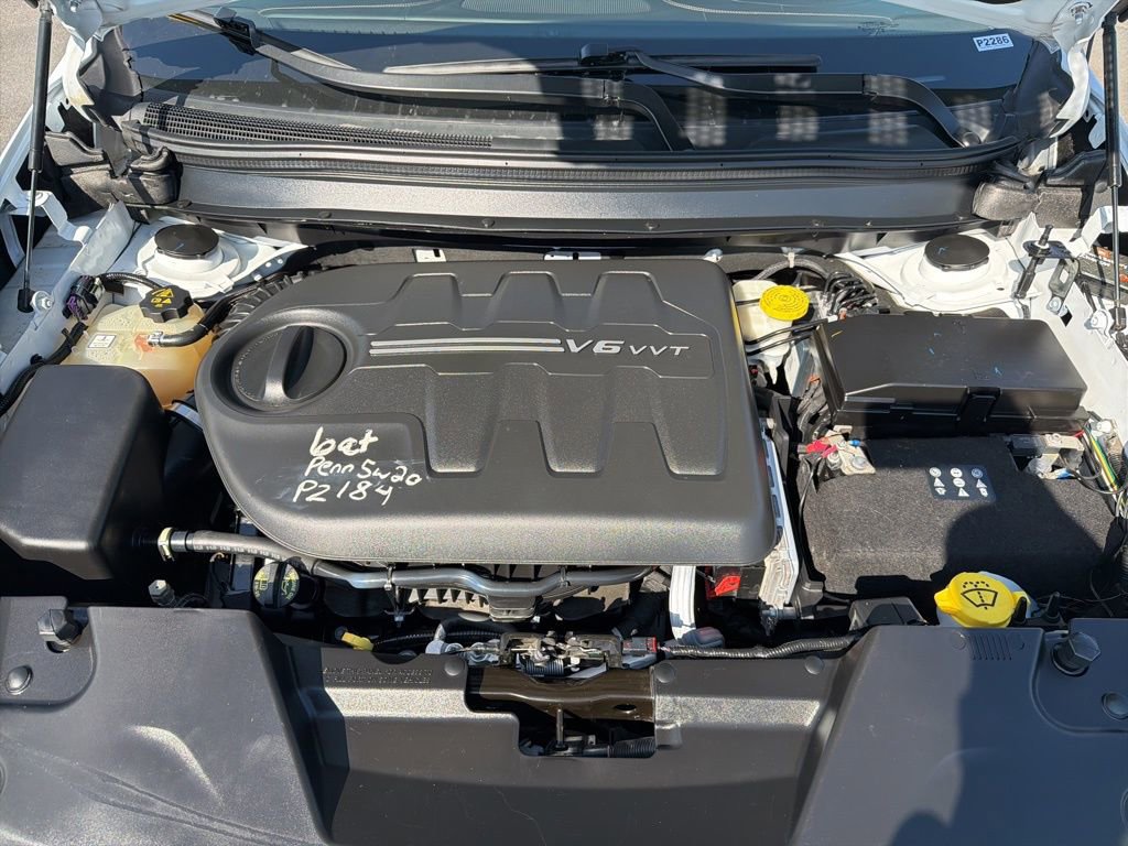 Used 2018 Jeep Cherokee Overland w/ Technology Group image 11