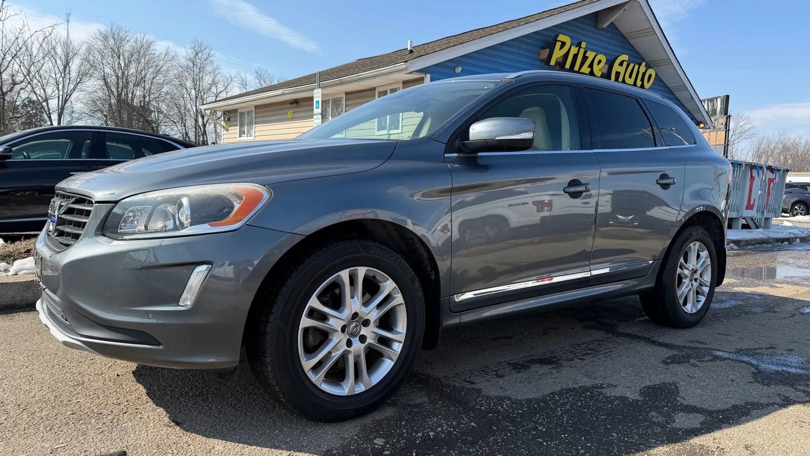 Used 2016 Volvo XC60 T5 Platinum image 2