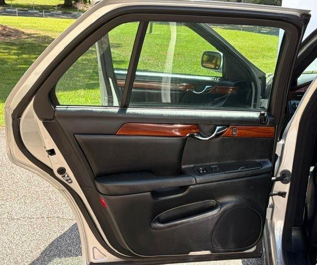 Used 2000 Cadillac De Ville w/ Comfort/Convenience Pkg FWD image 21