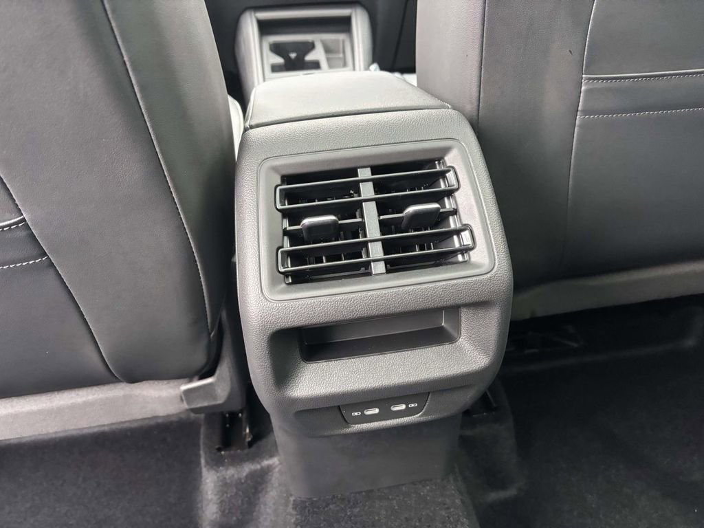 New 2026 Volkswagen Tiguan SE R-Line image 33