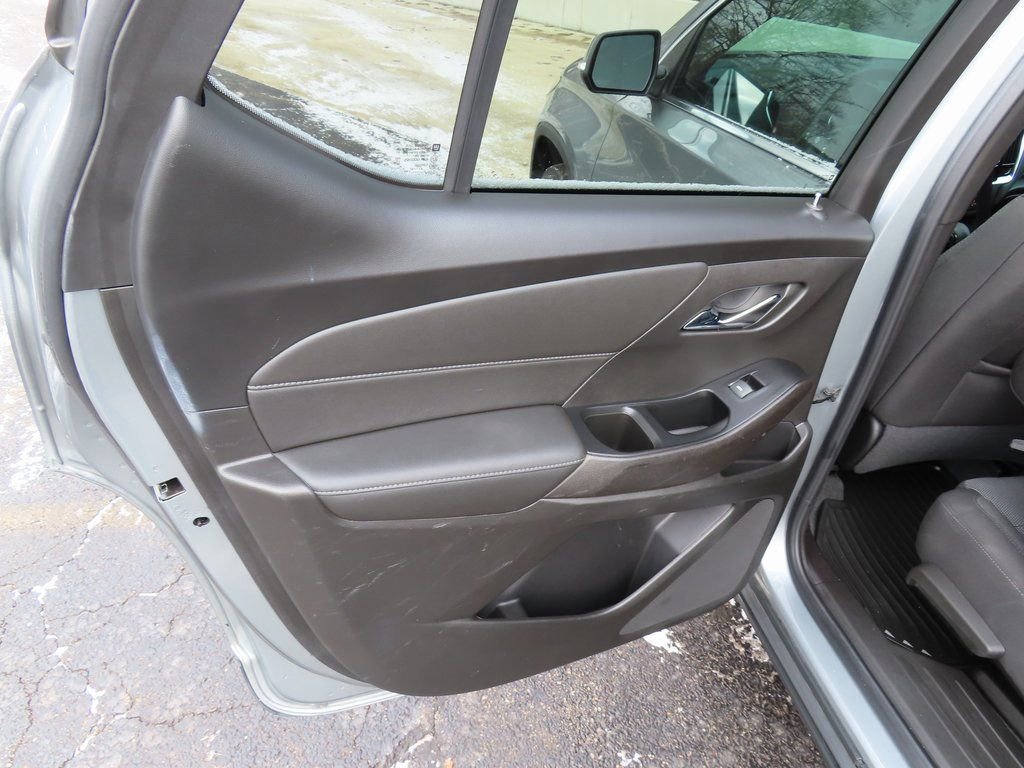 Used 2023 Chevrolet Traverse LT image 30