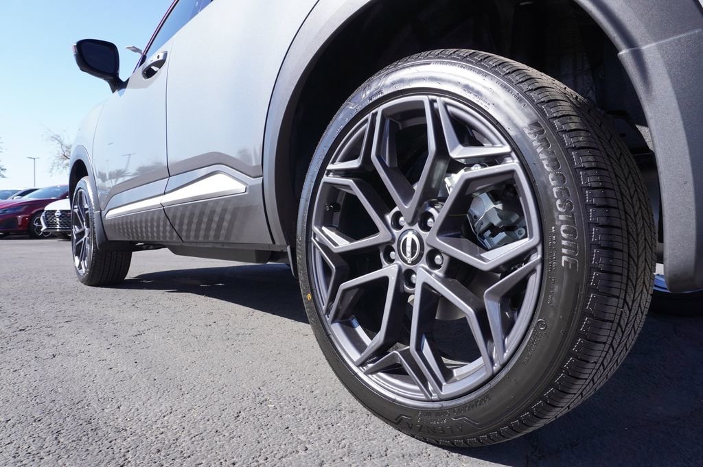 Certified 2025 Nissan Kicks SR FWD image 6
