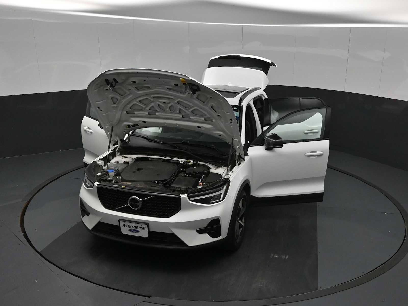 Used 2023 Volvo XC40 B4 Ultimate FWD image 36
