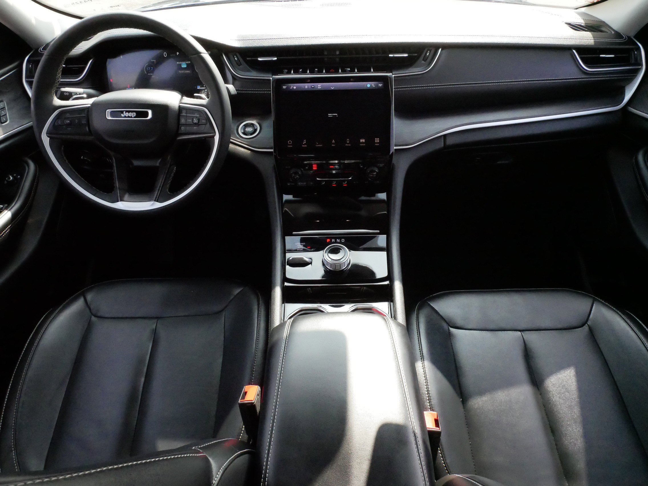 Used 2023 Jeep Grand Cherokee Limited w/ Black Appearance Package image 10