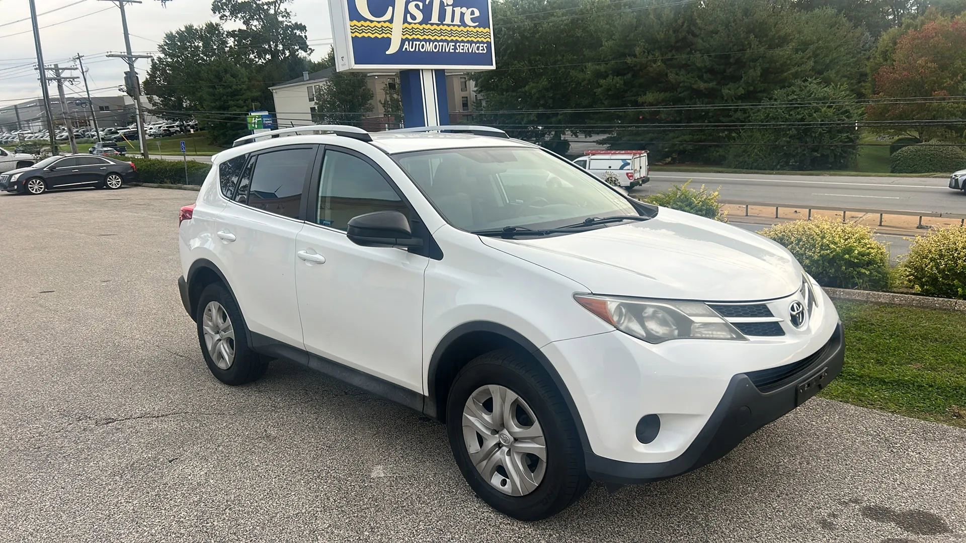 Used 2015 Toyota RAV4 LE image 18
