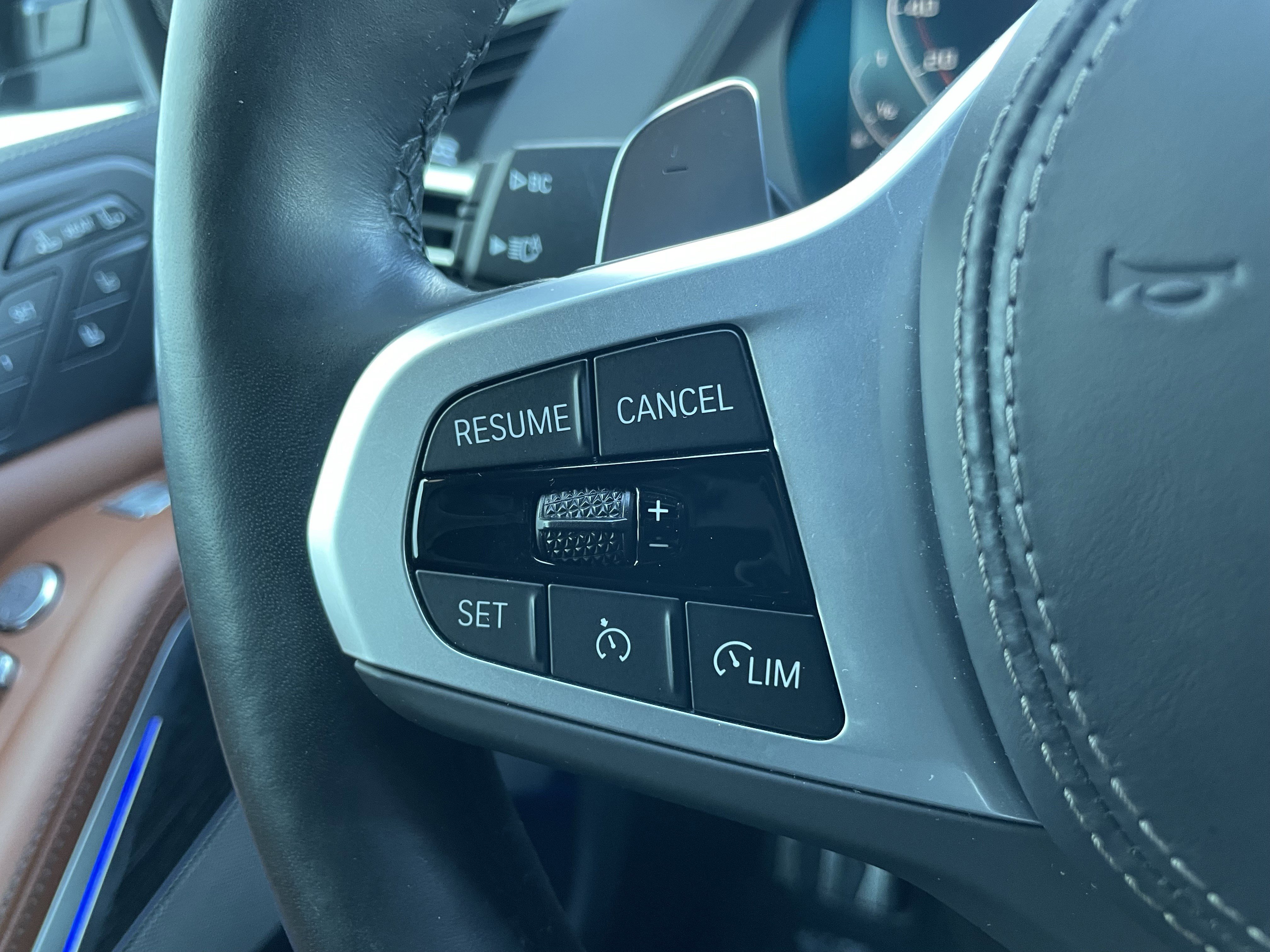 Used 2022 BMW X7 M50i w/ Luxury Seating Package image 23