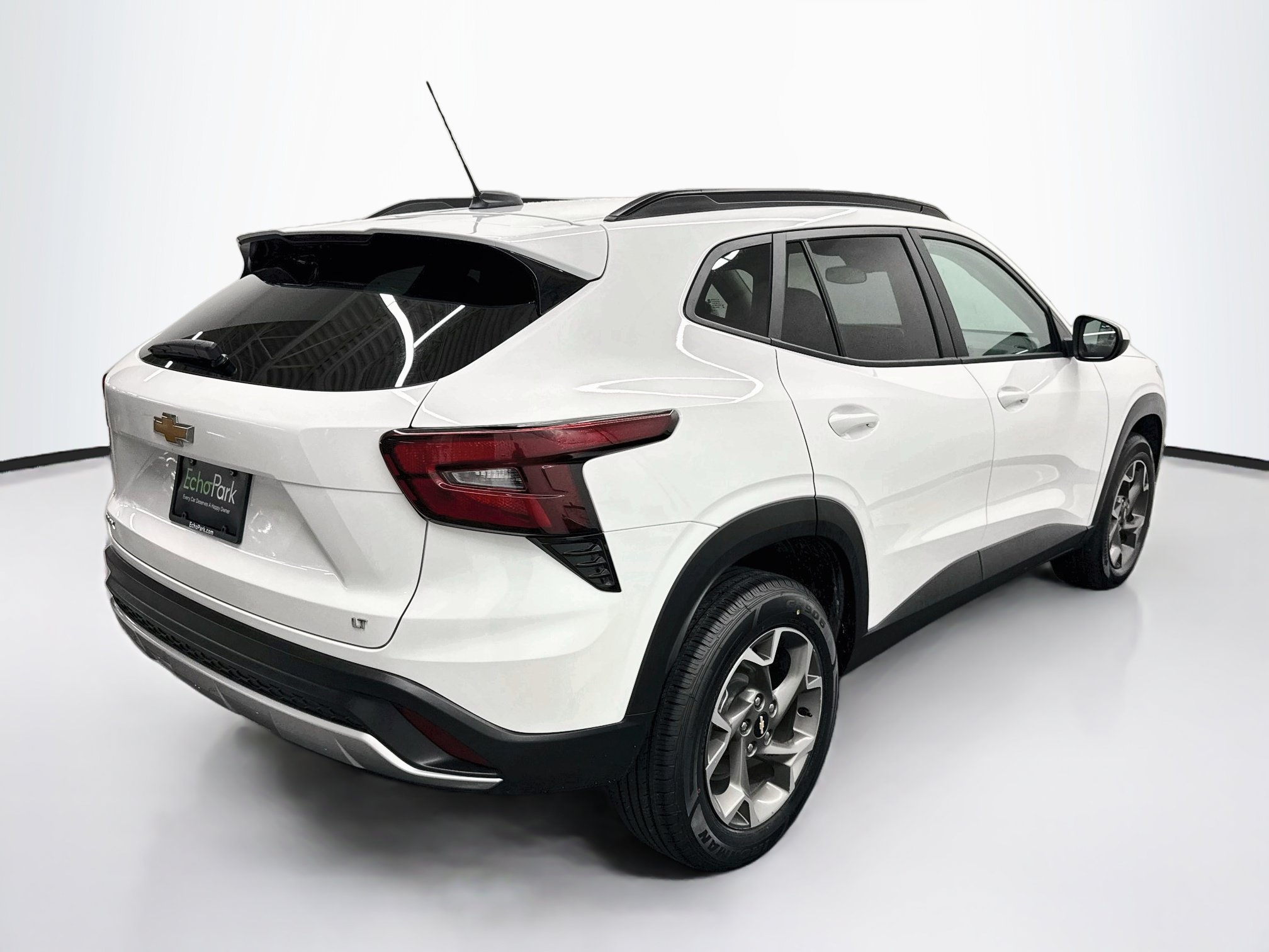 Used 2025 Chevrolet Trax LT FWD image 9