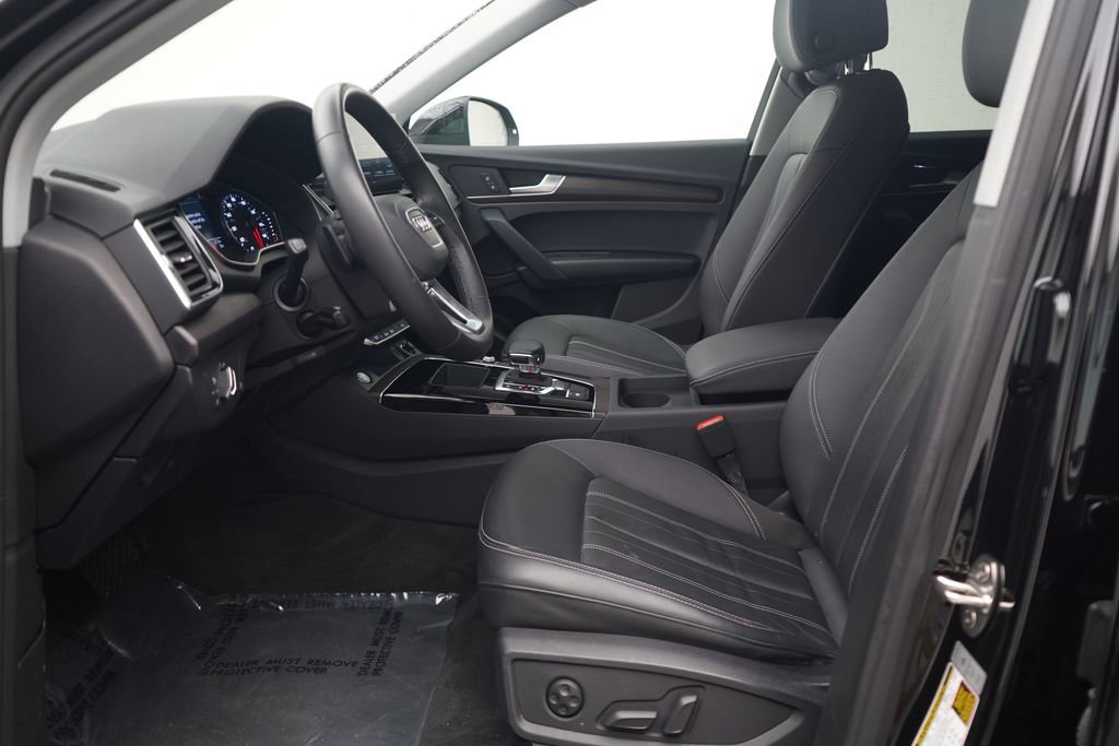 Used 2023 Audi Q5 2.0T Premium w/ Convenience Package image 6