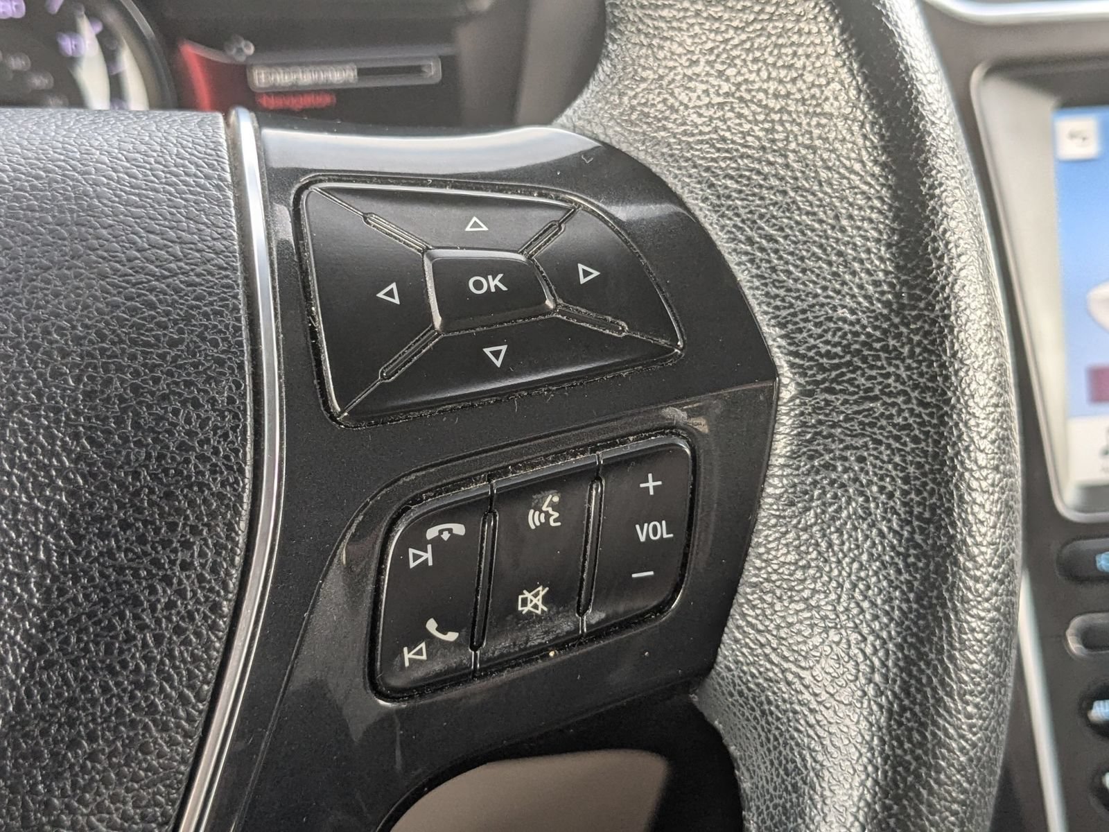 Used 2018 Ford Explorer Limited w/ Equipment Group 301A FWD image 18