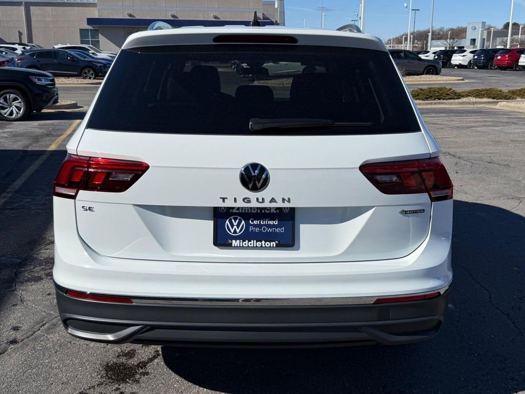 Certified 2024 Volkswagen Tiguan SE image 4