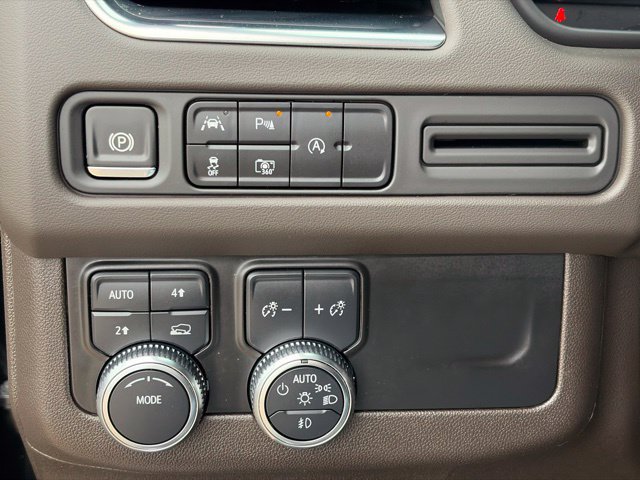 Used 2024 GMC Yukon XL SLT w/ SLT Luxury Package AWD/4WD image 23