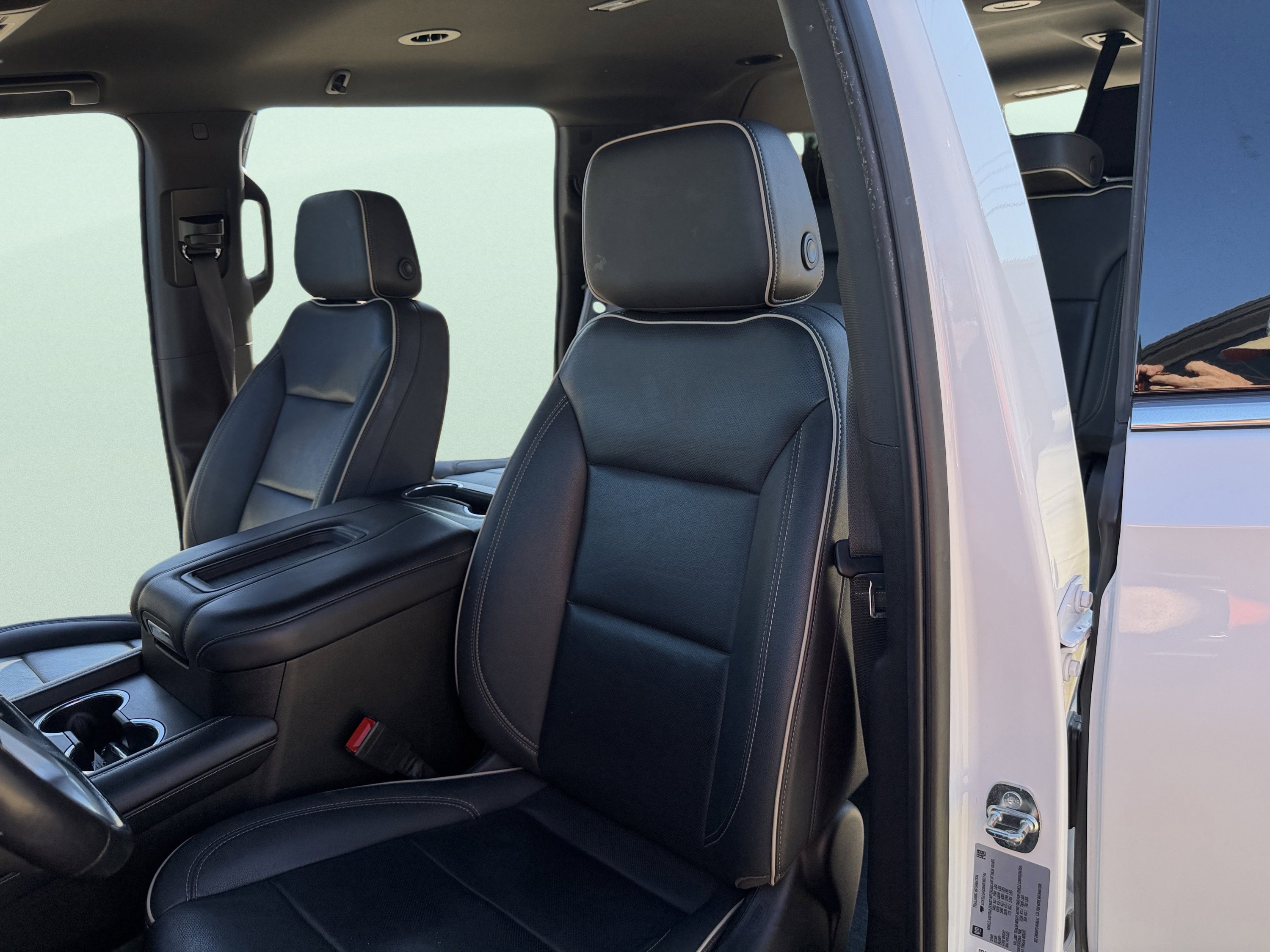 Used 2022 GMC Yukon XL SLT w/ SLT Luxury Package RWD image 10