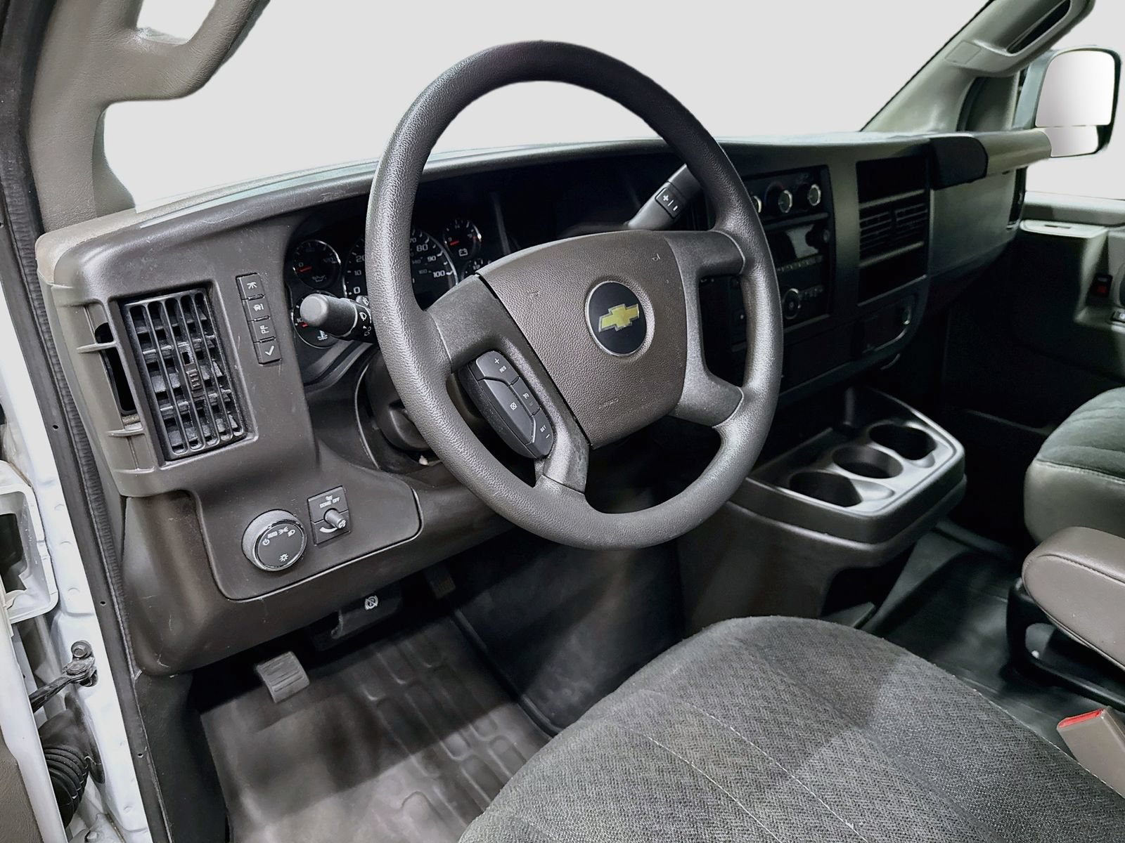 Used 2025 Chevrolet Express 2500 w/ Driver Convenience Package RWD image 11