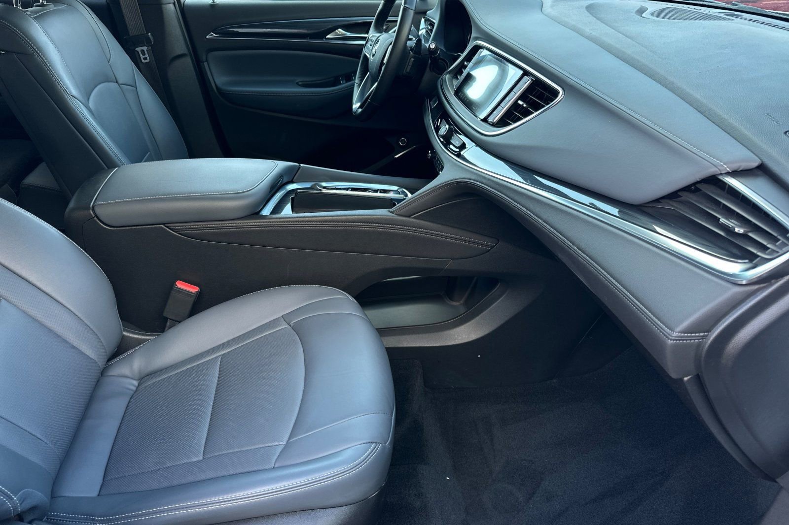 Used 2022 Buick Enclave Premium image 16