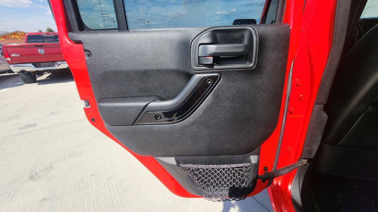 Used 2017 Jeep Wrangler Unlimited Sahara AWD/4WD image 18