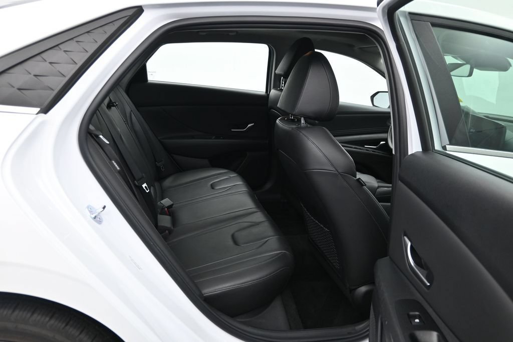 Used 2025 Hyundai Elantra Limited FWD image 18