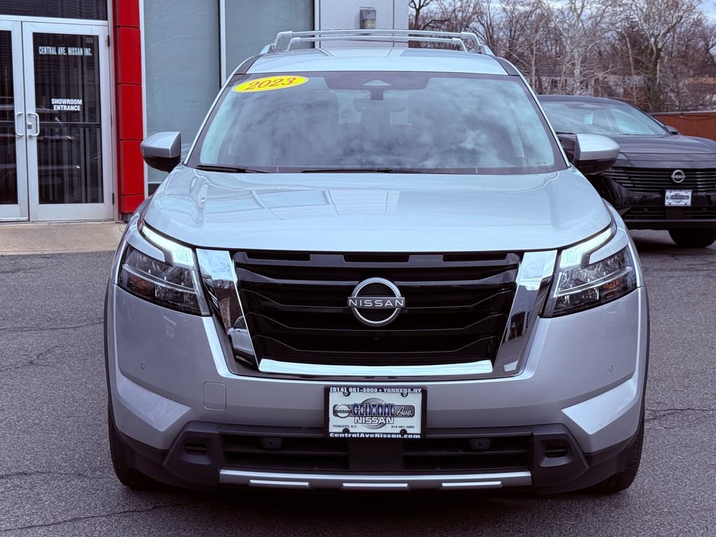 Used 2023 Nissan Pathfinder SL image 2