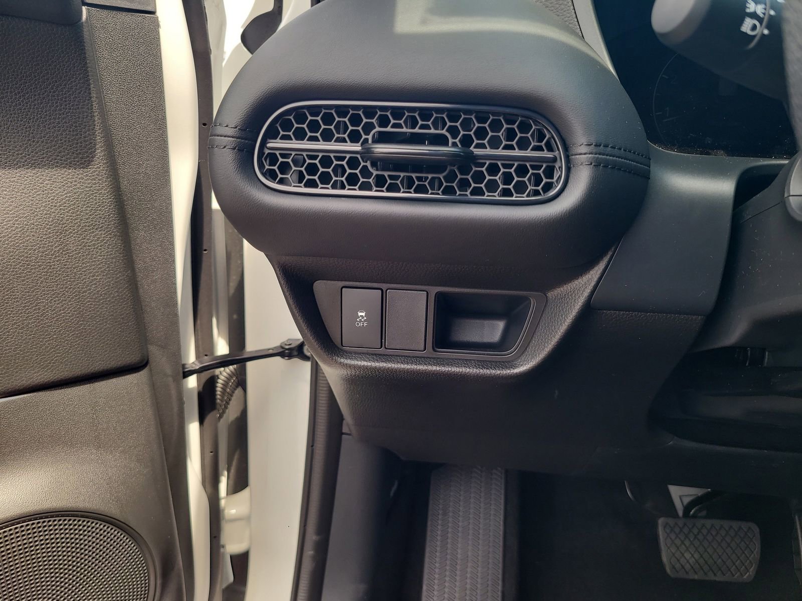 New 2027 Honda HR-V LX image 16