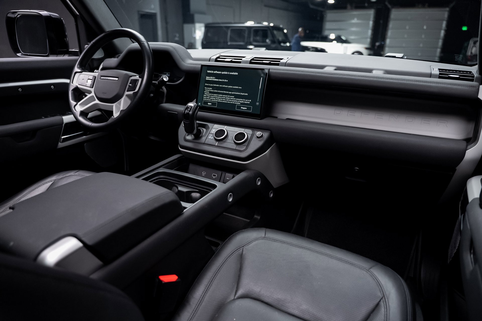 Used 2023 Land Rover Defender 130 SE image 60