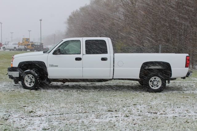 Used 2007 Chevrolet Silverado 2500 W/T w/ Heavy-Duty Power Package AWD/4WD image 2