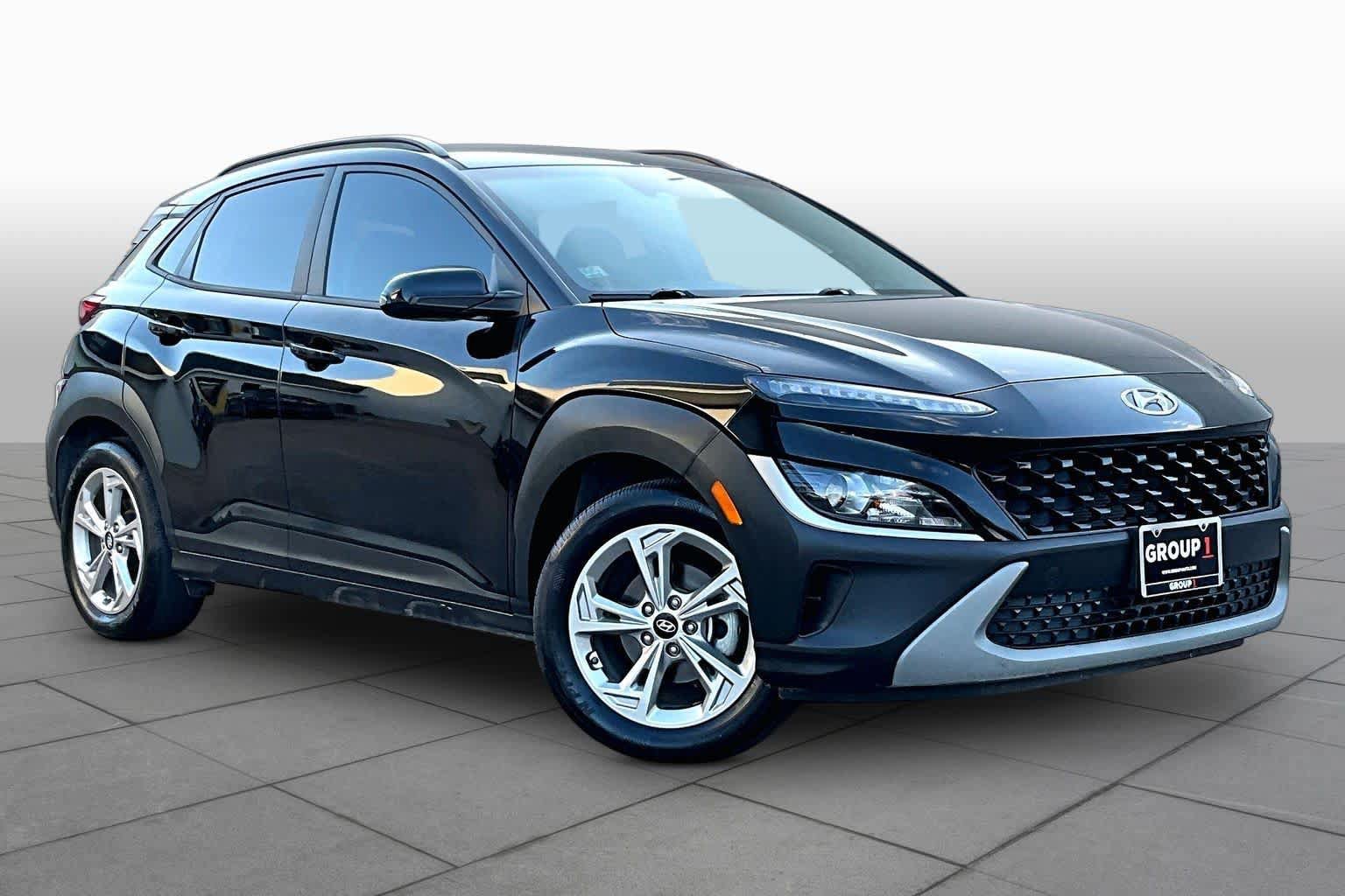 Used 2022 Hyundai Kona SEL w/ Convenience Package FWD image 3