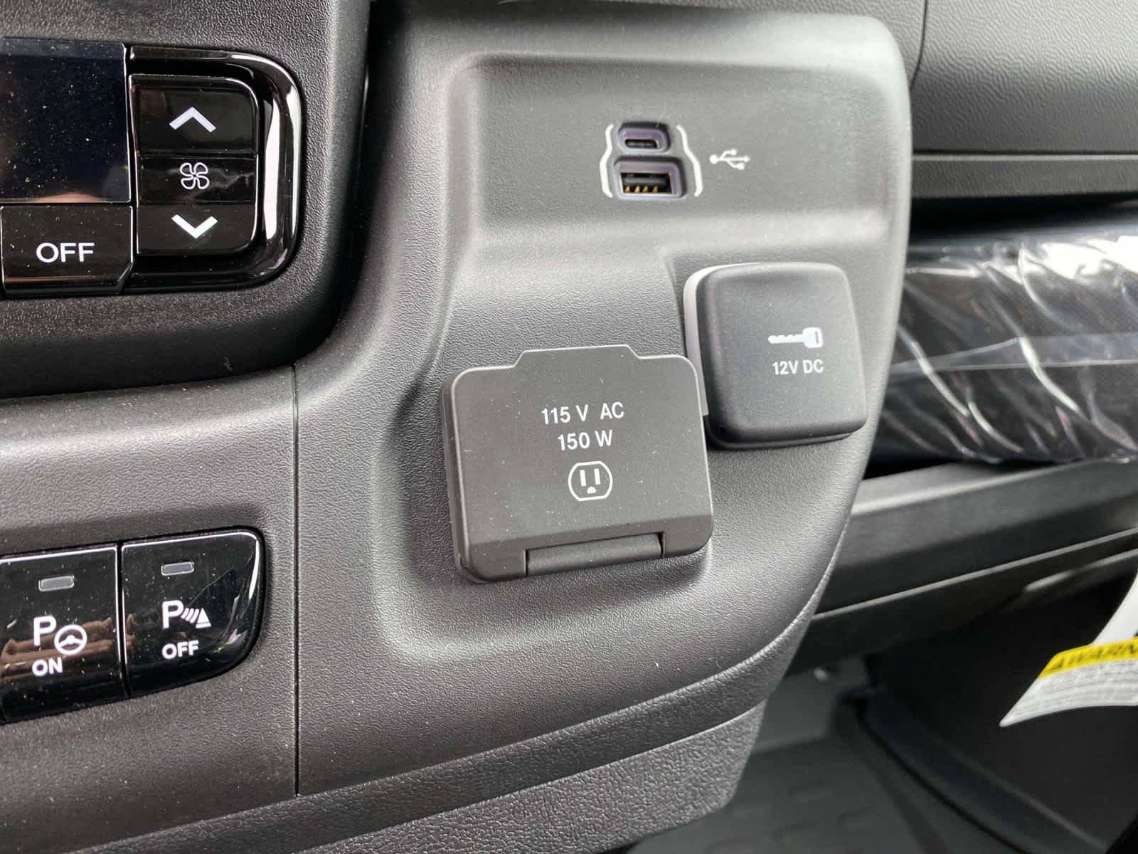 Used 2025 RAM ProMaster 3500 w/ Quick Order Package 22H SLT+ FWD image 15