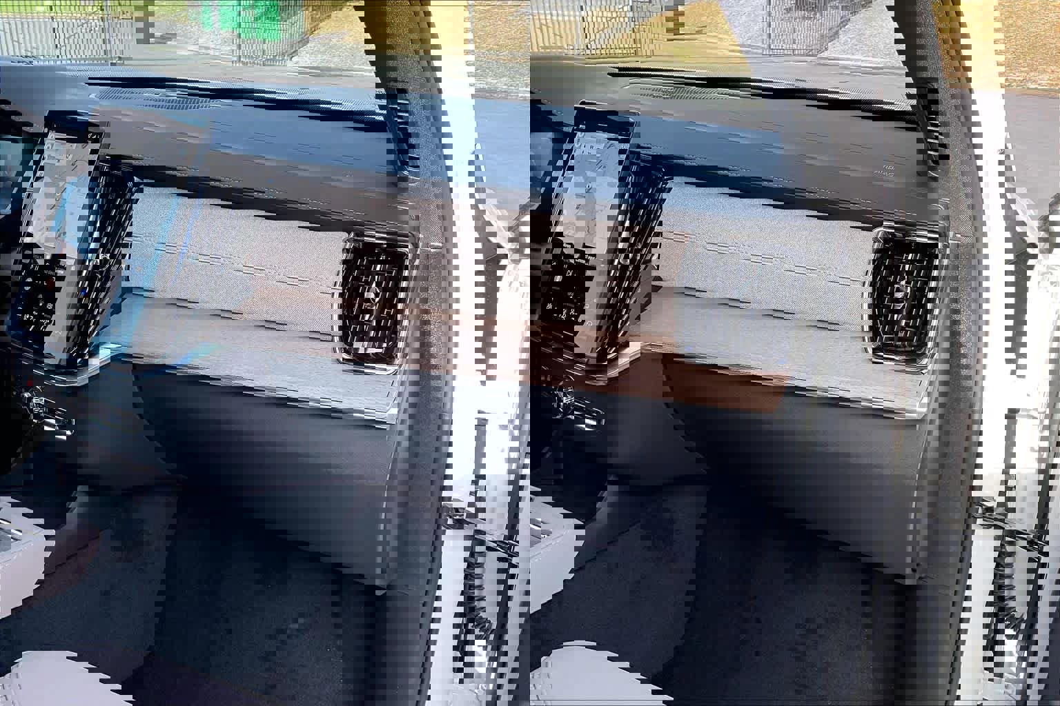 New 2026 Volvo XC90 T8 Plus image 29