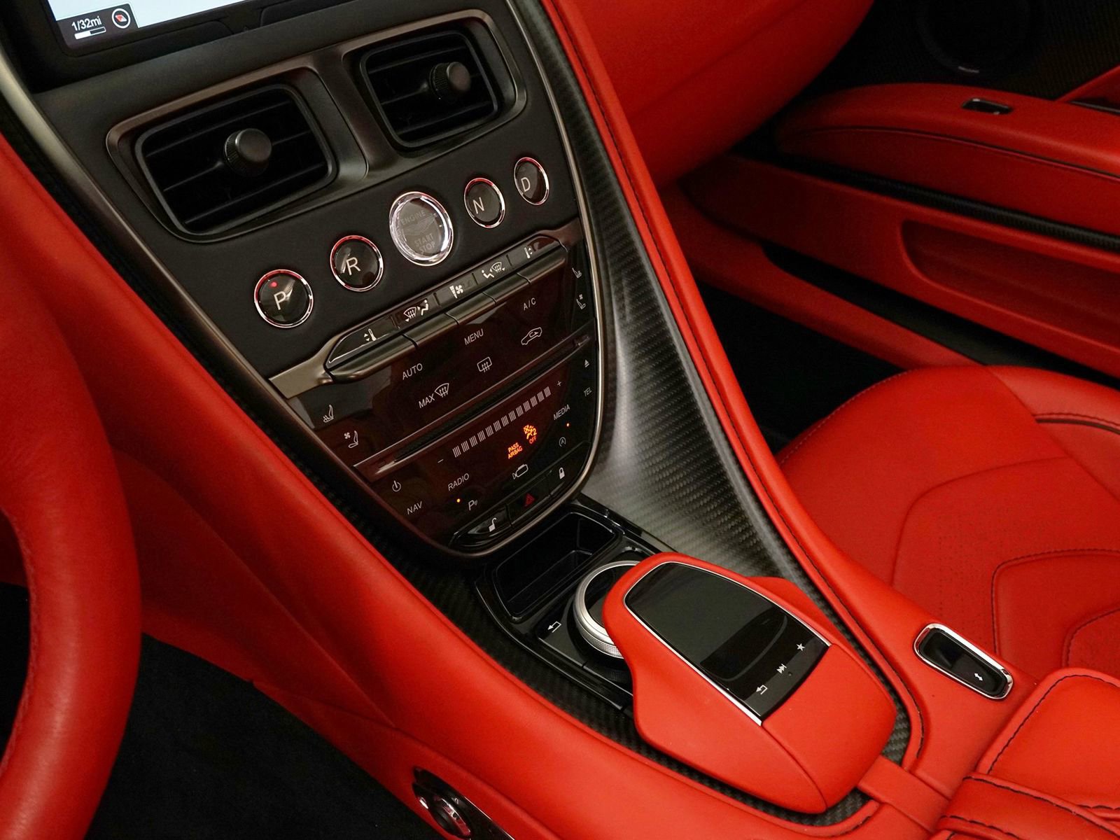 Used 2022 Aston Martin DBS Superleggera Volante image 22