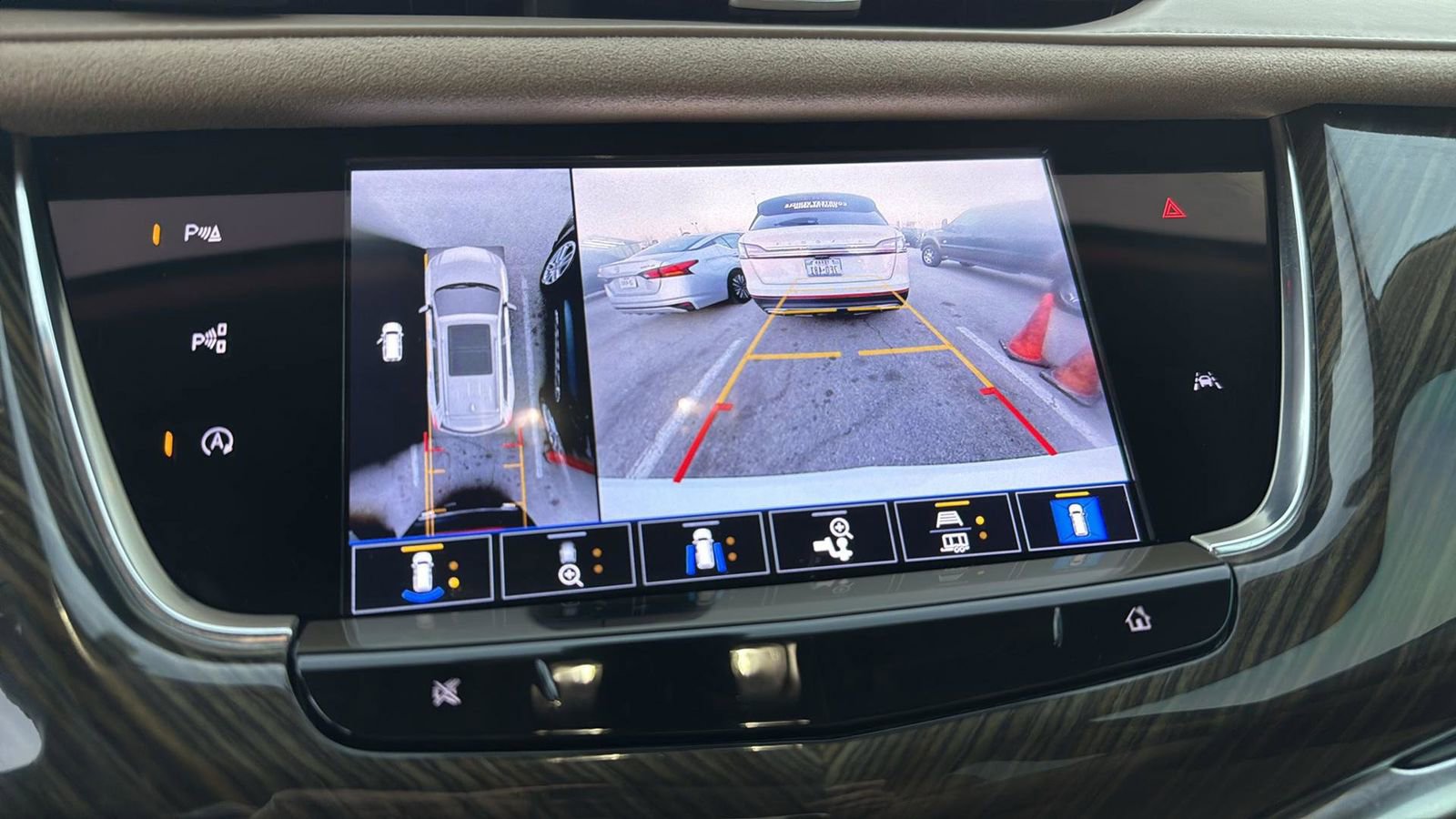 Used 2022 Cadillac XT6 Premium Luxury w/ Platinum Package image 17