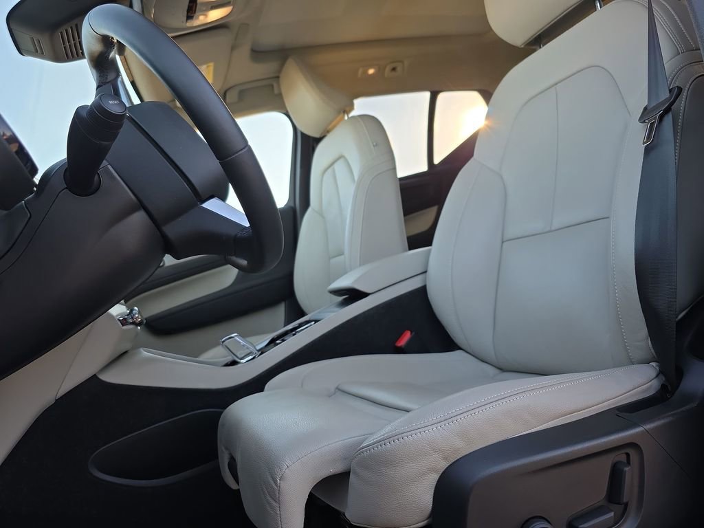 Certified 2023 Volvo XC40 B5 Plus w/ Driver Assist Package image 18