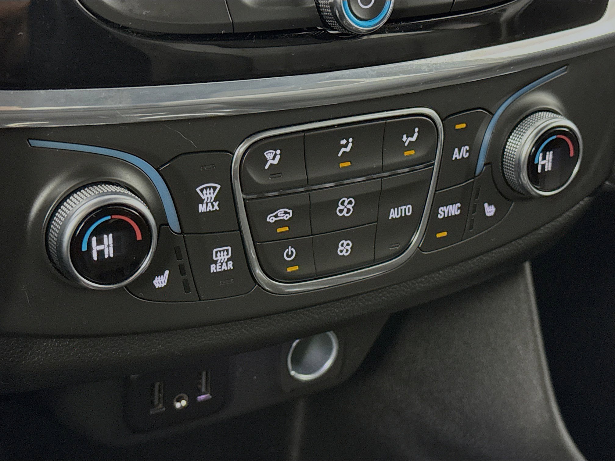 Used 2023 Chevrolet Traverse LT image 15