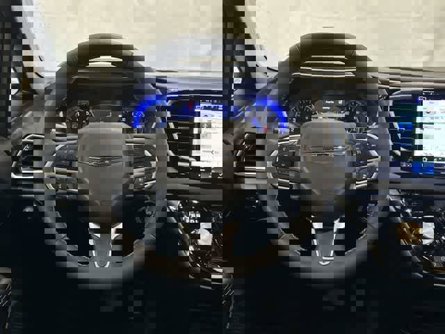 Used 2025 Chrysler Pacifica Select image 15