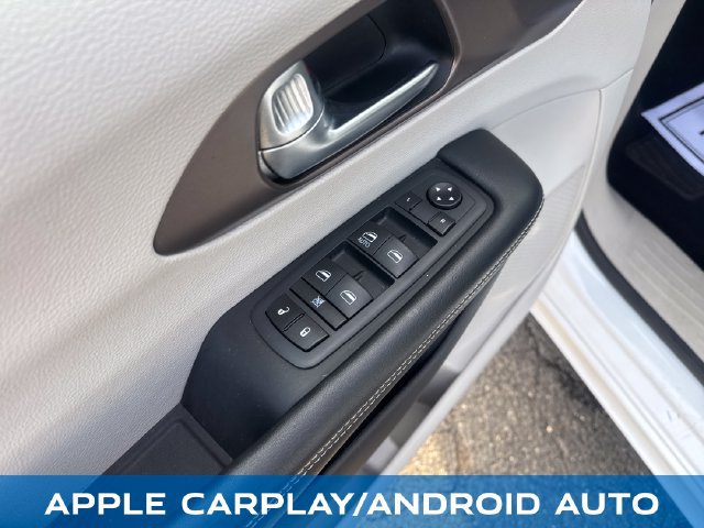 Used 2020 Chrysler Voyager L FWD image 12
